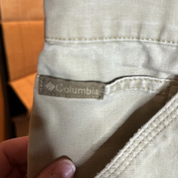 Columbia Hiking Cargo Carpenter Active Khaki Shorts Size 38 - Picture 2 of 8